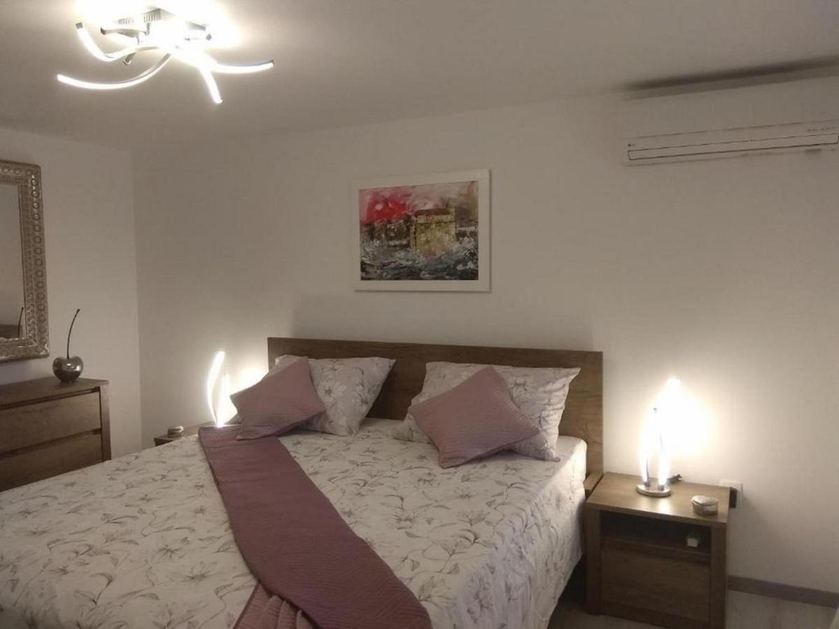 Apartments Lemar - With Parking Bol Esterno foto